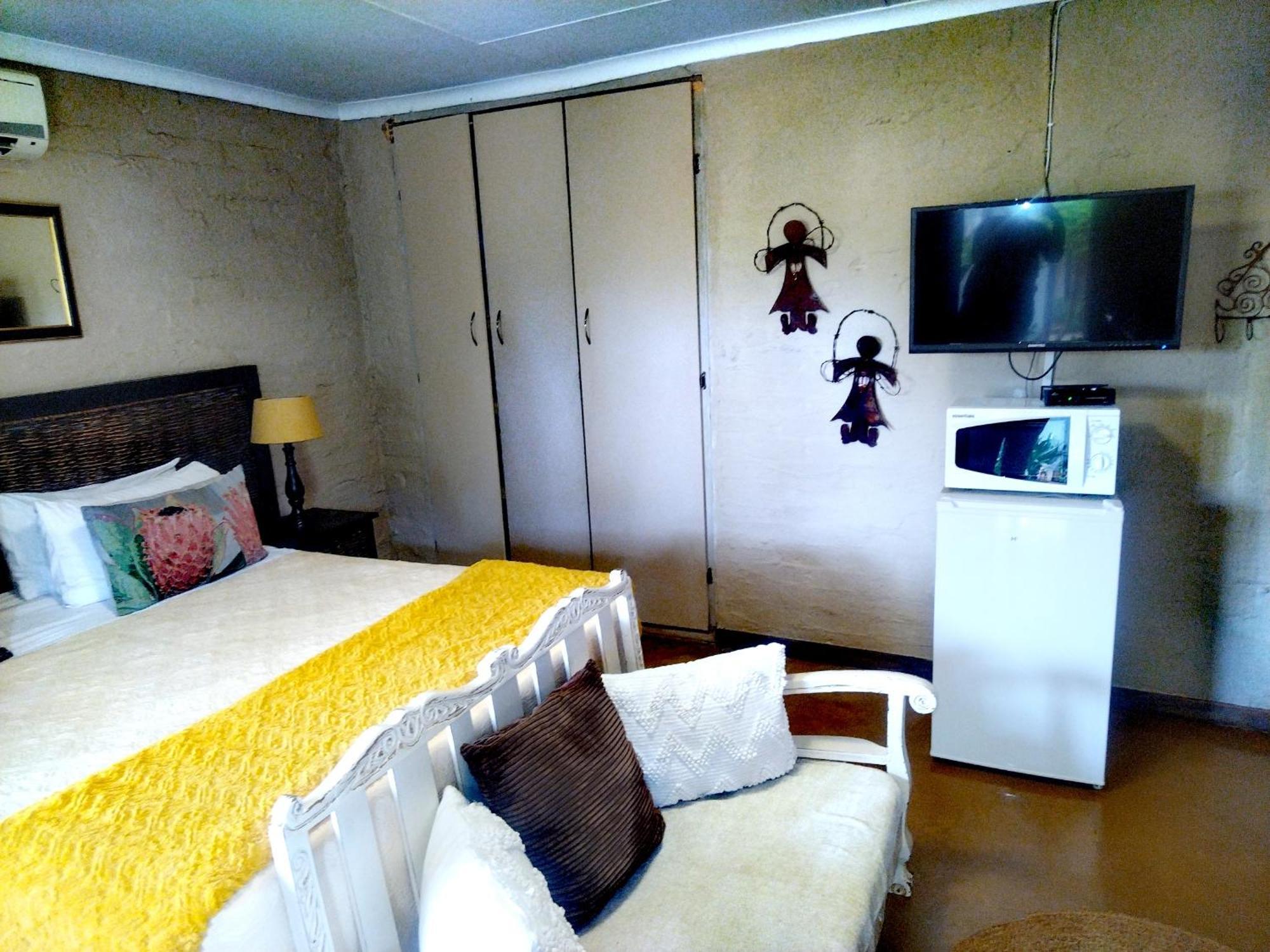 Africas Eden Guesthouse Mookgophong Bagian luar foto